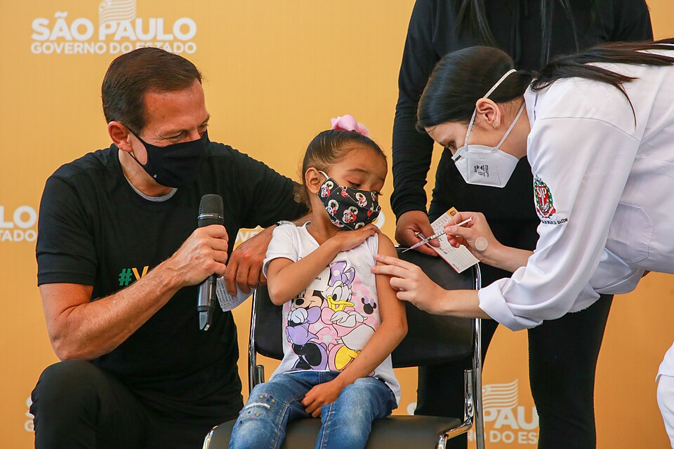Início da vacinação do público infantil contra COVID-19