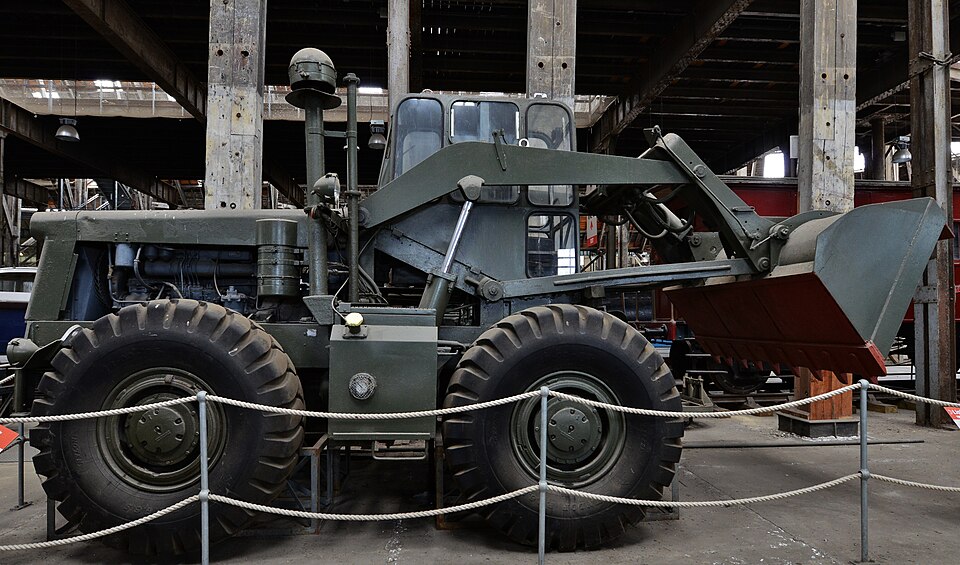 Chatham Historic Dockyard, "The Big Space": Michigan 175 DS Tractor