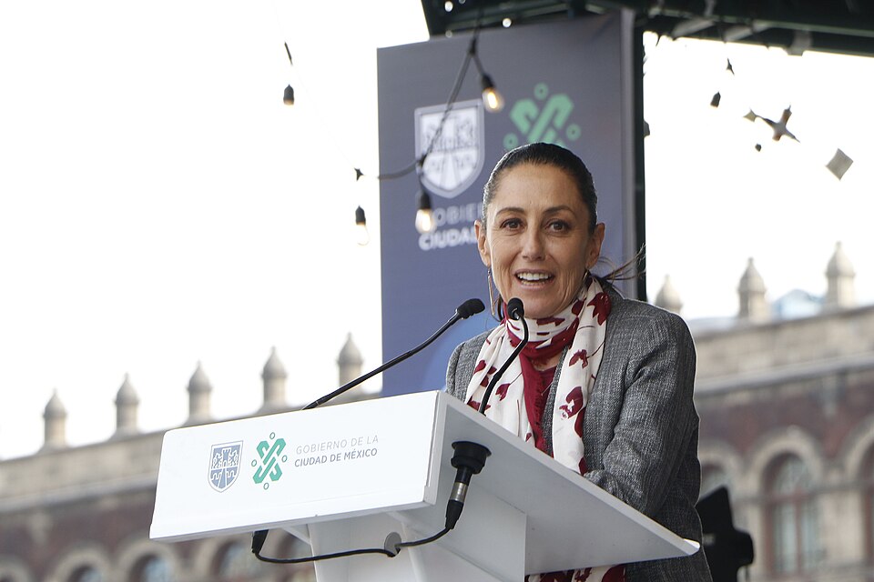 Viernes 7 de febrero de 2020
En el Zócalo capitalino, comenzaron las actividades relacionadas con la Alfombra Monumental. Arte Efímero, evento organizado por el Gobierno de la Ciudad de México y el Gobierno del Estado de Guanajuato, la inauguración estuvo a cargo de: la Jefa de Gobierno, Claudia She