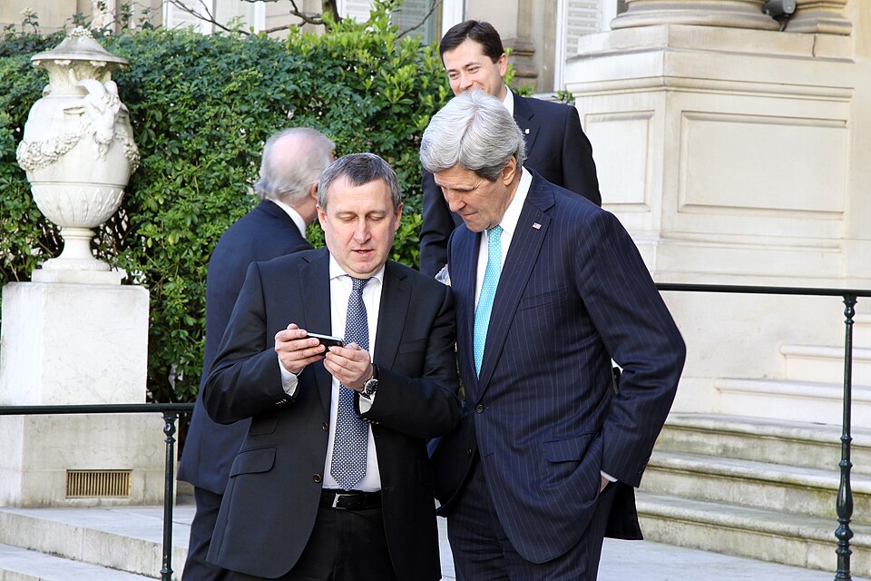 U.S. Secretary of State John Kerry and Ukrainian Foreign Minister Andrii Deshchytsia look at the Foreign Minister's cell phone after the Budapest Memorandum Ministerial in Paris, France, on March 5, 2014. [State Department photo/ Public Domain]