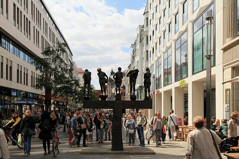 "Unzeitgemäße Zeitgenossen" von Bernd Göbel in der Grimmaische Straße in Leipzig
