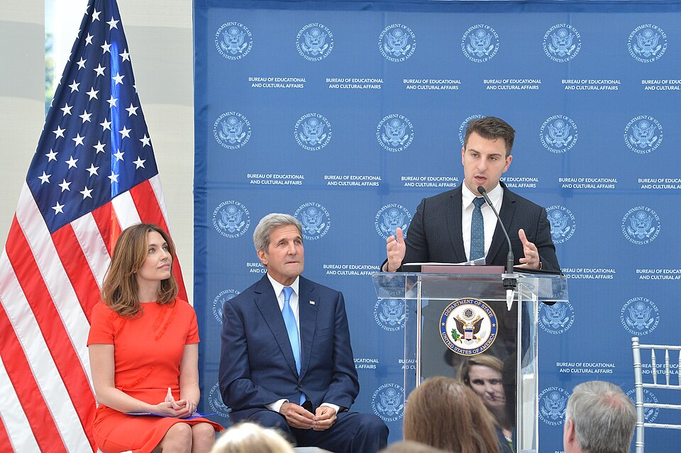 Airbnb co-founder and CEO Brian Chesky delivers remarks alongside US Secretary of State John Kerry and Assistant Secretary Evan Ryan at the Airbnb luncheon for the US Department of State’s Gilman Scholarship Program on 12 September 2016.