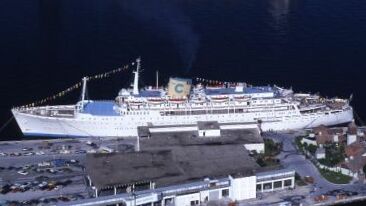 Hantavirus-Stricken Cruise Ship Docks in Canary Islands for Passenger Evacuation
