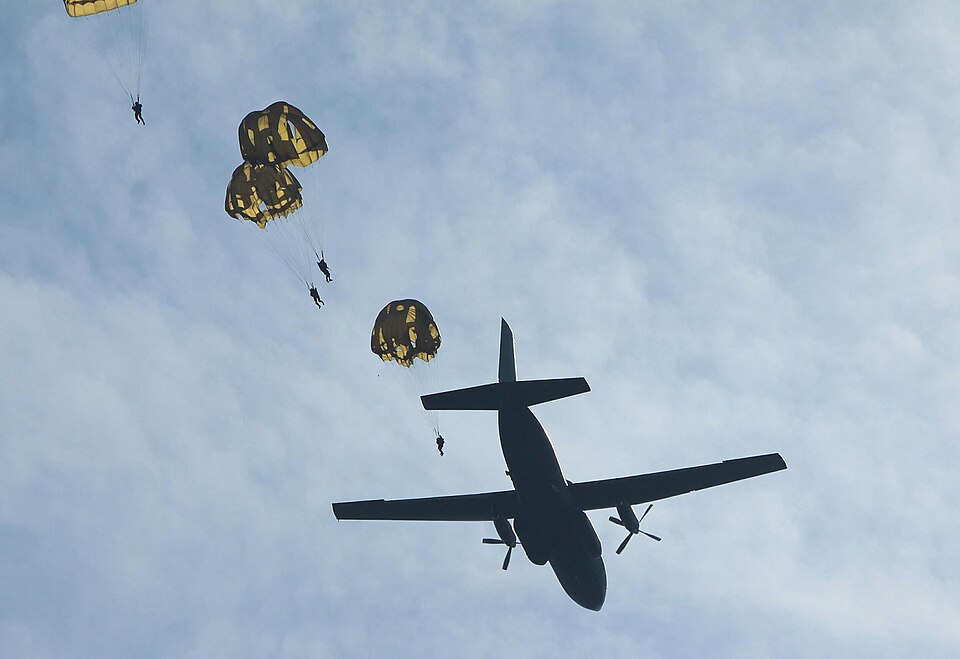 dutch paratroopers from Transall C-160