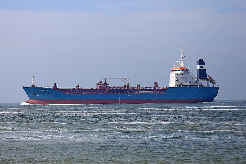 Schiffsname: BRO Nissum / Schiffstyp: Oil Products Tanker. Das Tankschiff wird überwiegend für den Transport von Erdölprodukten eingesetzt.
