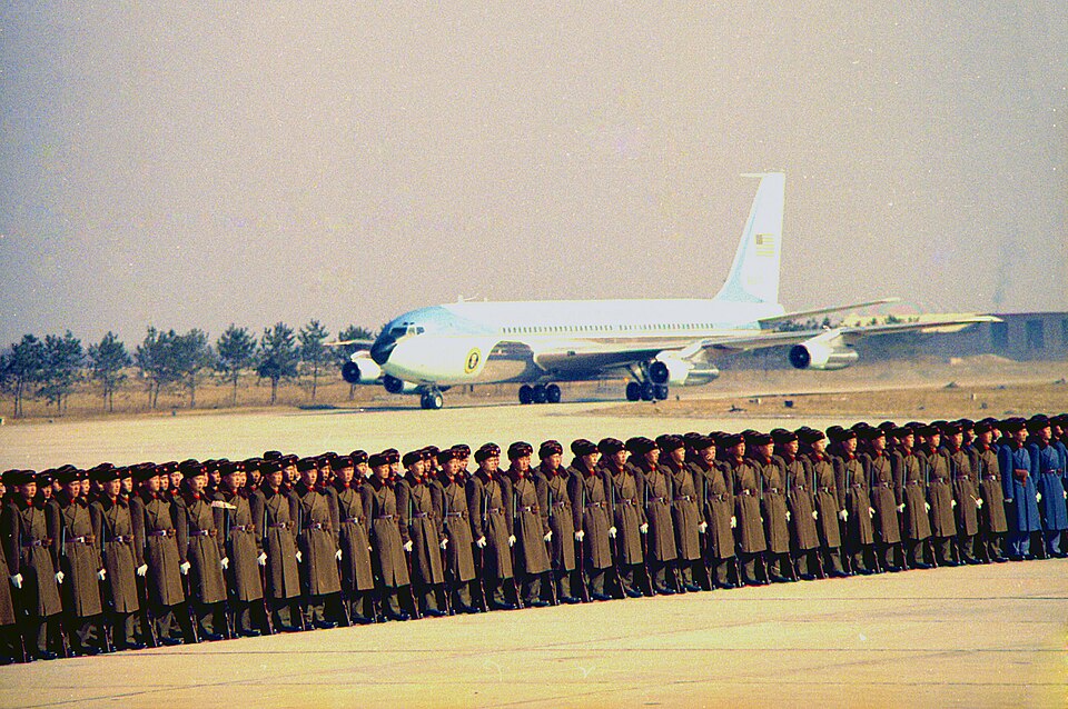 Trump Lands in Beijing for Summit With Chinese President Xi Jinping