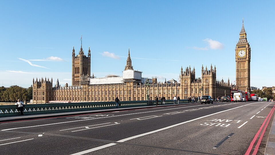 UK Health Secretary Wes Streeting Resigns and Plans Leadership Challenge
