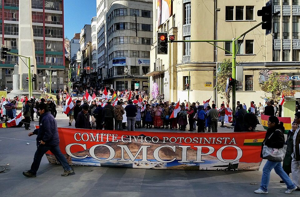 Protesters from the Potosí Civic Committee blockade central streets in La Paz, Bolivia, as part of a 2015 mobilization.