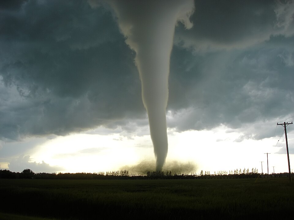 F5 tornado (upgraded from initial estimate of F4) viewed from the southeast as it approached Elie, Manitoba on Friday, June 22nd, 2007.