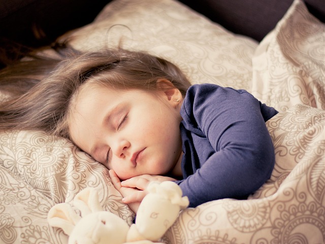 Study Links Sleeping Outside 6.4 to 7.8 Hours Nightly to Faster Biological Aging