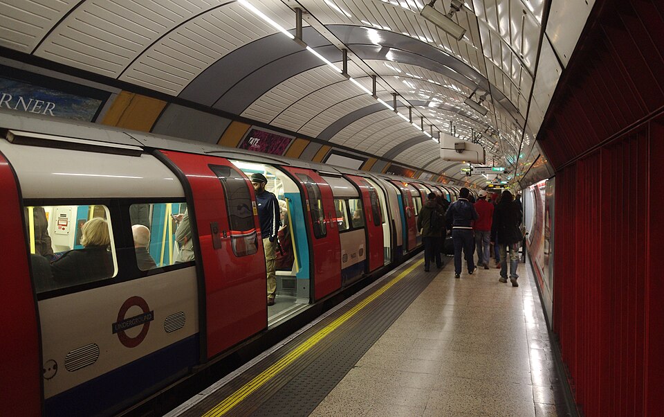A northbound Jubilee Line train calls at Green Park.