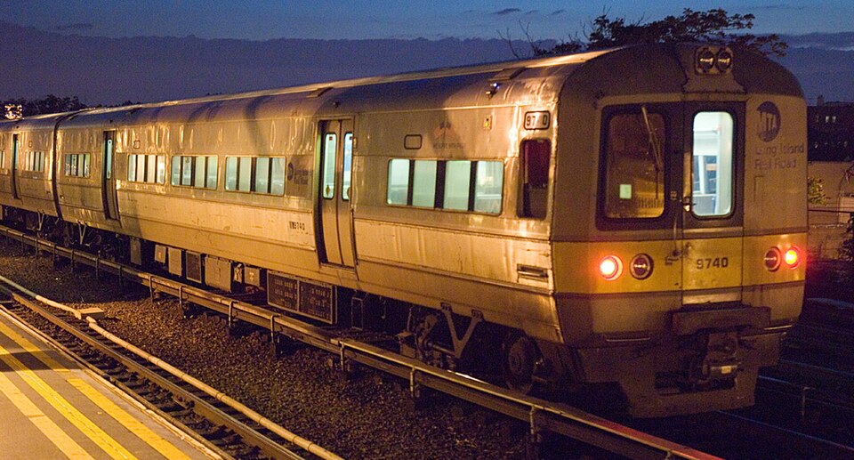LIRR Strike Enters Second Day as Federal Mediators Step In