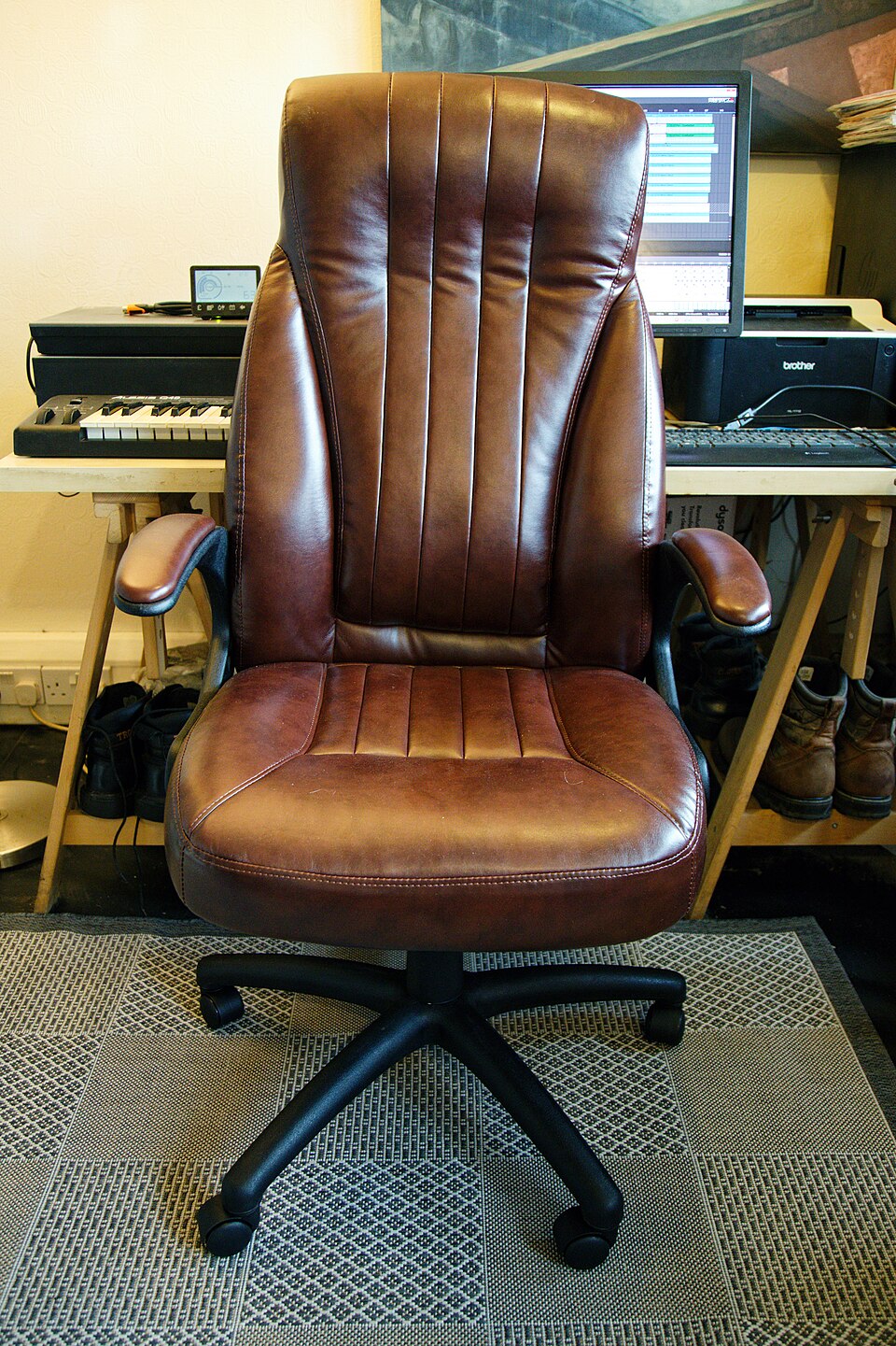 Intima Te WM Heart PU Leather Ofice Chair.Mobile device view (2019): Wikimedia makes it difficult to immediately view photo groups related to this image. To see its most relevant allied photos, click on Chairs in England, and this uploader's Various photos. You can add a beta click-through 'categori
