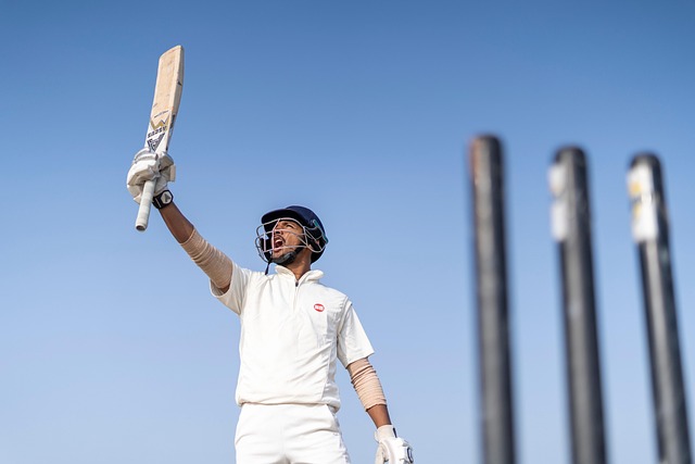 England Cricket Captain Mike Smith Dies at Age 92