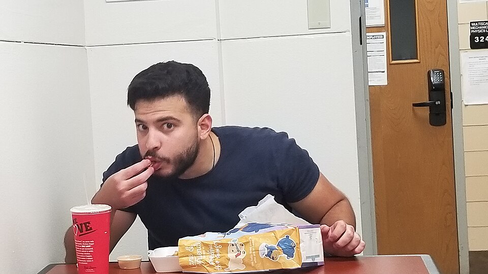 An Arab guy eating American food for the first time