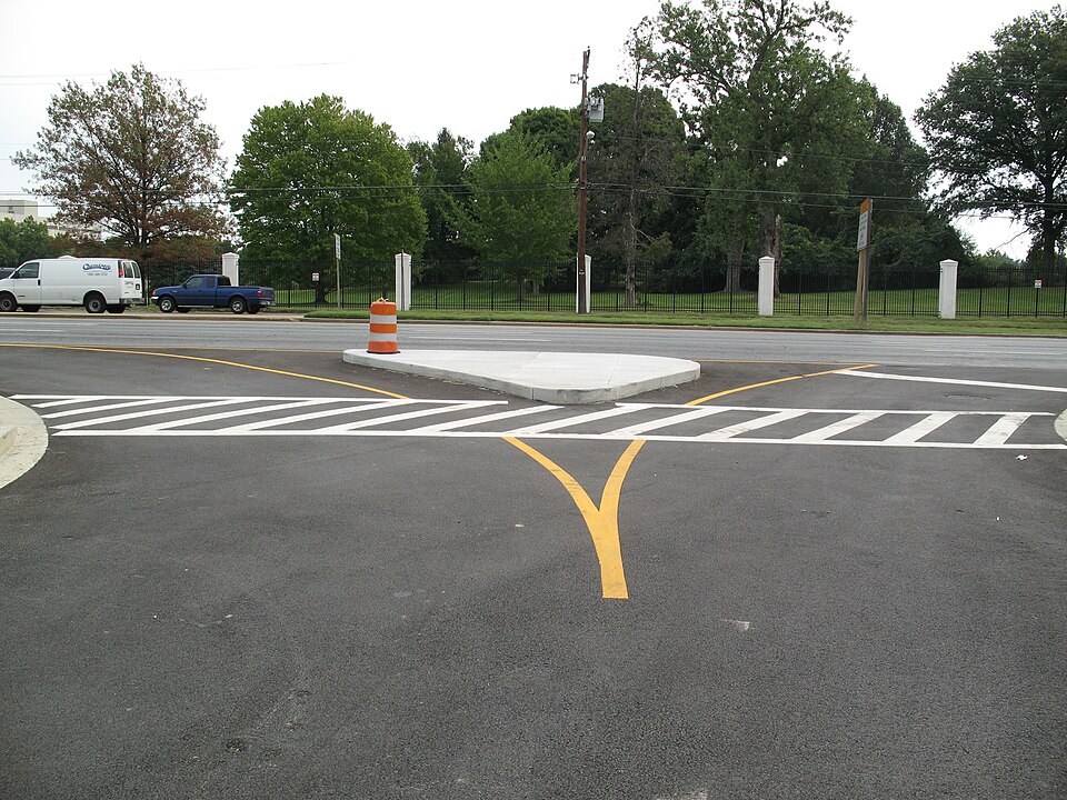 The visitor's access to the National Institutes of Health, located along MD 355 in Bethesda, MD.  The edgeline marking along MD 355 has been incorrectly applied as yellow instead of white.


Camera location38° 59′ 52.6″ N, 77° 05′ 49.5″ W   View this and other nearby images on: OpenStreetMap 38.9979