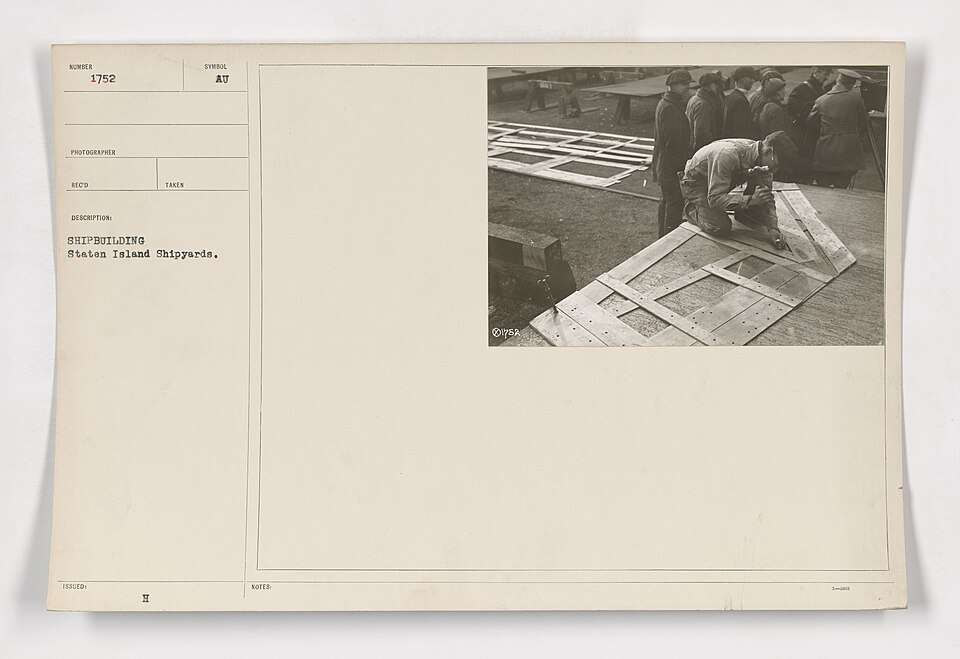 111-SC-1752 - Staten Island Shipyards - NARA - 55164857