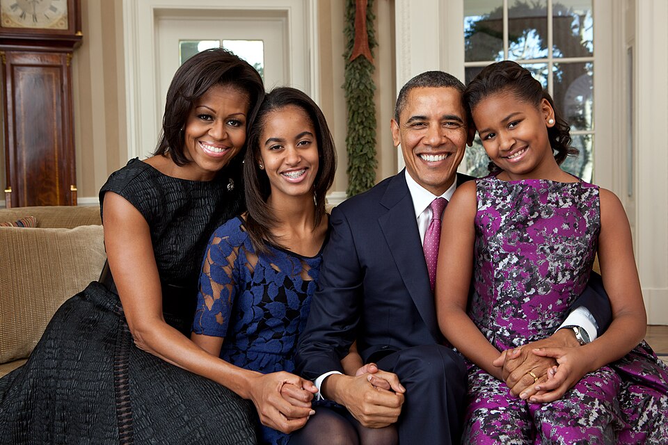 Official portrait by Pete Souza of the Obama family in the Oval Office.
