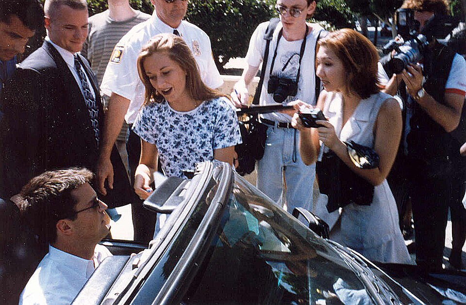 Actor Matthew Perry pictured in September 1995, surrounded by fans and paparazzi