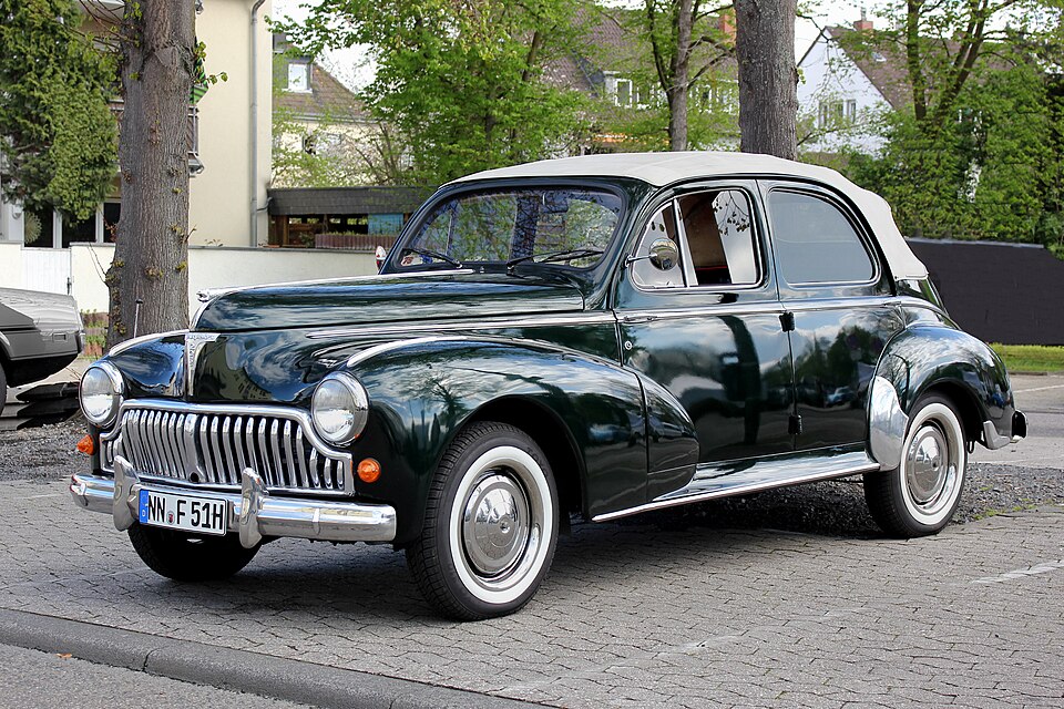 Peugeot 203 Cabriolimousine (découvrable), Baujahr 1959; 4-Zylinder-Motor, 1290 cm³, 45 PS bei 4500/min, max. Drehmoment 8,2 mkg bei 2500/min, vollsynchronisiertes Vierganggetriebe mit Lenkradschaltung, Karosserie selbsttragend, Höchstgeschwindigkeit ca. 120 km/h