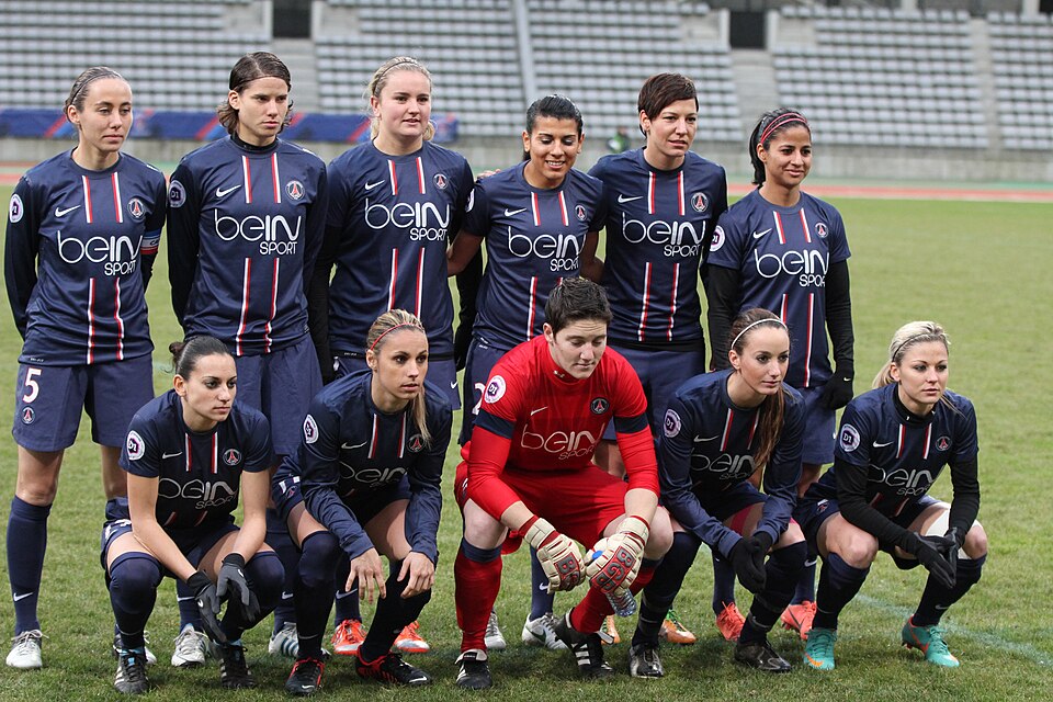 Team of Paris Saint-Germain FC Ladies, PSG-Juvisy, december 9th, 2012.top : Sabrina Delannoy, Annike Krahn, Lindsey Horan, Kenza Dali, Linda Bresonik, Shirley Cruzbottom : Aurélie Kaci, Jessica Houara, Véronique Pons, Kosovare Asllani, Laure Boulleau