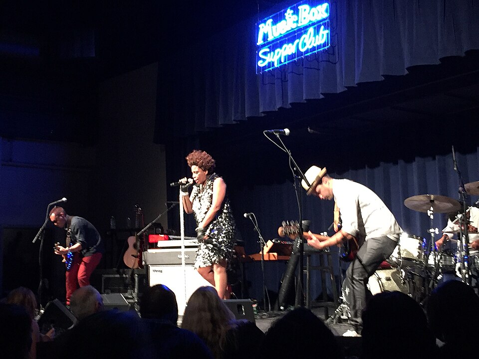Macy Gray performing at the Music Box in Cleveland, OH www.thezenderagenda.com