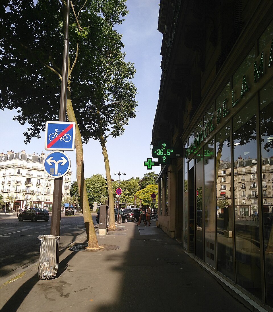 Heatwave in Paris. 97,700 fahrenheit.  June 17th 2022, 18:30