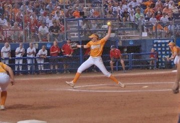 Tennessee and Alabama Both Go 2-0 at Women's College World Series