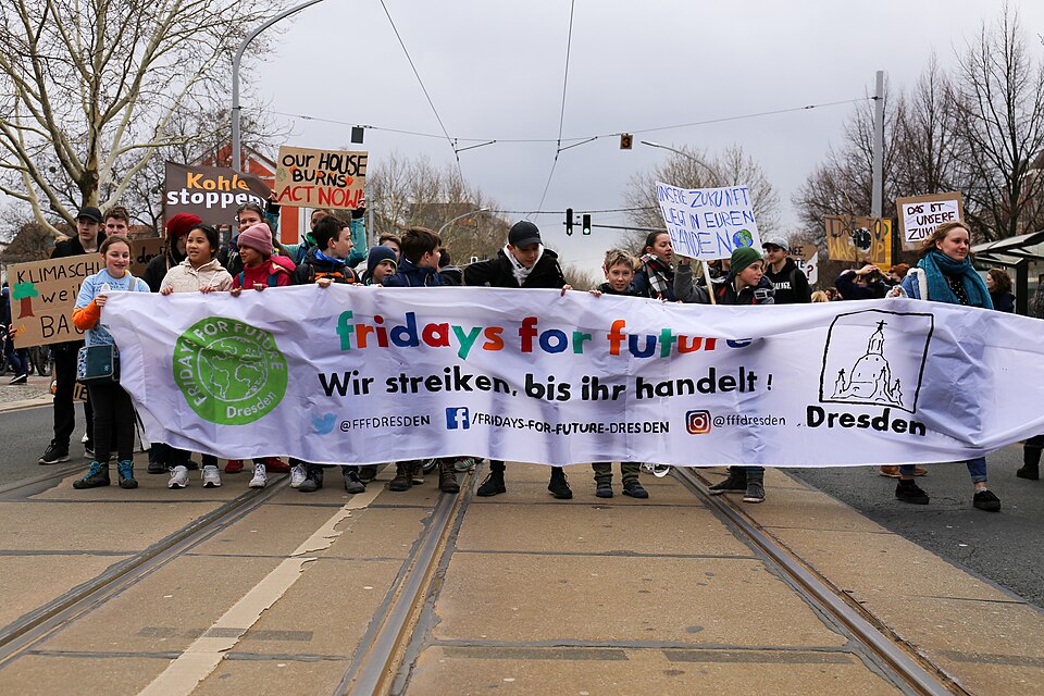 Fridays For Future-Demonstration in Dresden. Die Demonstration umfasste etwa 5000 Personen und zog vom St. Benno-Gymnasium zum Neustädter Markt (Goldener Reiter).