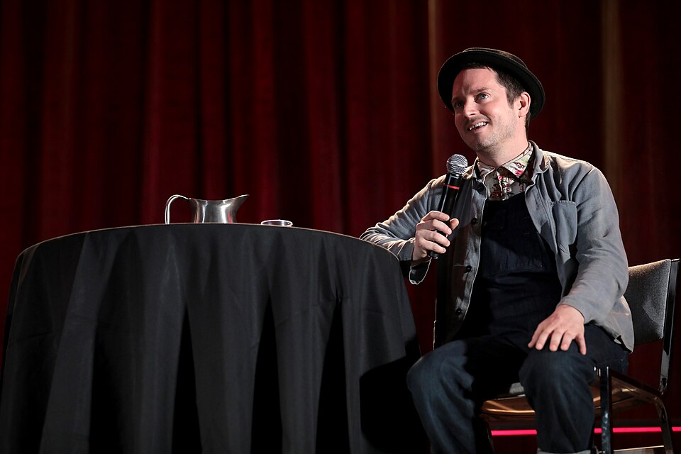 Elijah Wood speaking with attendees at the 2019 Phoenix Fan Fusion at the Phoenix Convention Center in Phoenix, Arizona.

Please attribute to Gage Skidmore if used elsewhere.