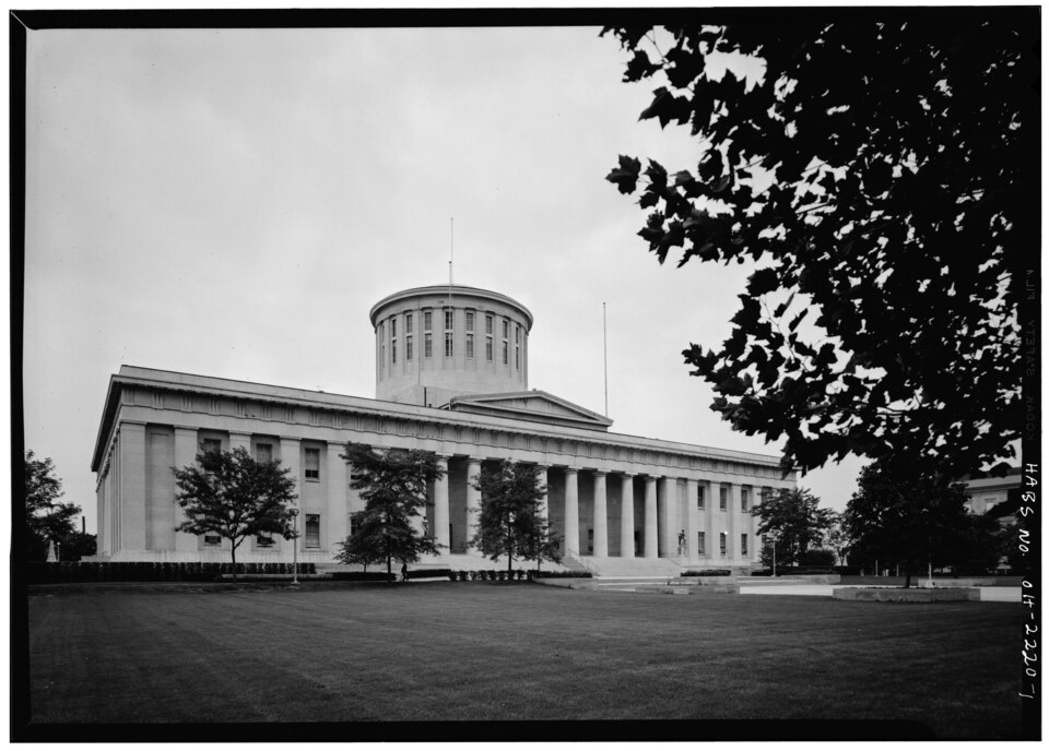 EXTERIOR,SOUTHEAST FRONT VIEW - Ohio Statehouse and Annex, High and Broad Streets, Columbus, Franklin County, OH HABS OHIO,25-COLB,36-1