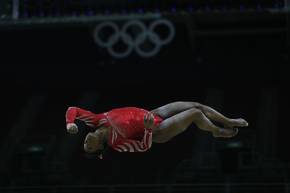 Gabby Douglas no Rio de Janeiro durante treino da equipe de ginástica norte-americana