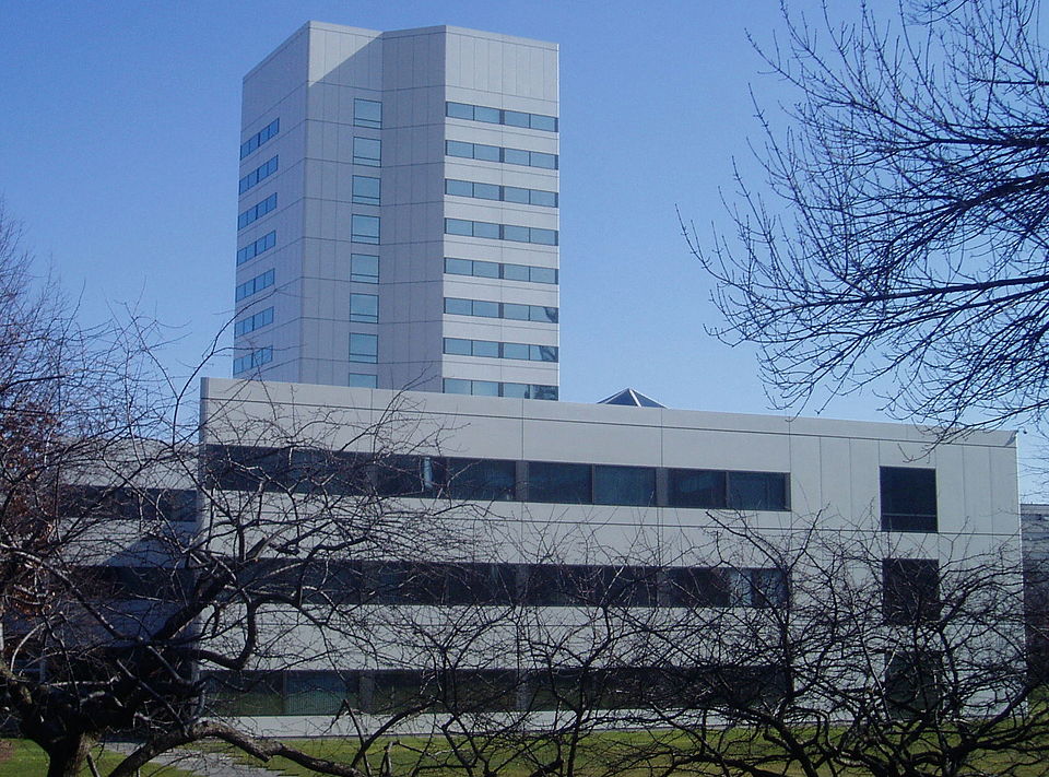 Johnson &amp; Johnson Headquarters in New Brunswick, New Jersey, seen 1/2006 by Henry N. Cobb from the Pei Company, built 1983.
Original photo by user:ekem, English wikipedia