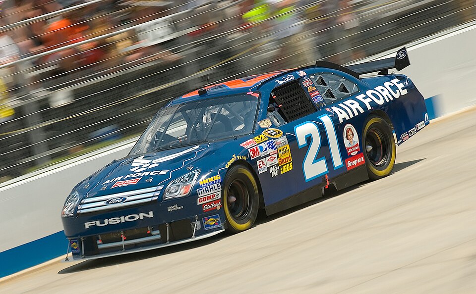 The Air Force 21 car, driven by Bill Elliot, races in the Best Buy 400 at Dover Downs International Speedway June 1.  (U.S. Air Force Photo/Jason Minto)
