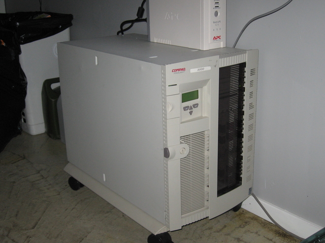 An old Compaq Proliant 2000 running at 333 Mhz with 128 mb ram and 5 SCSI disks