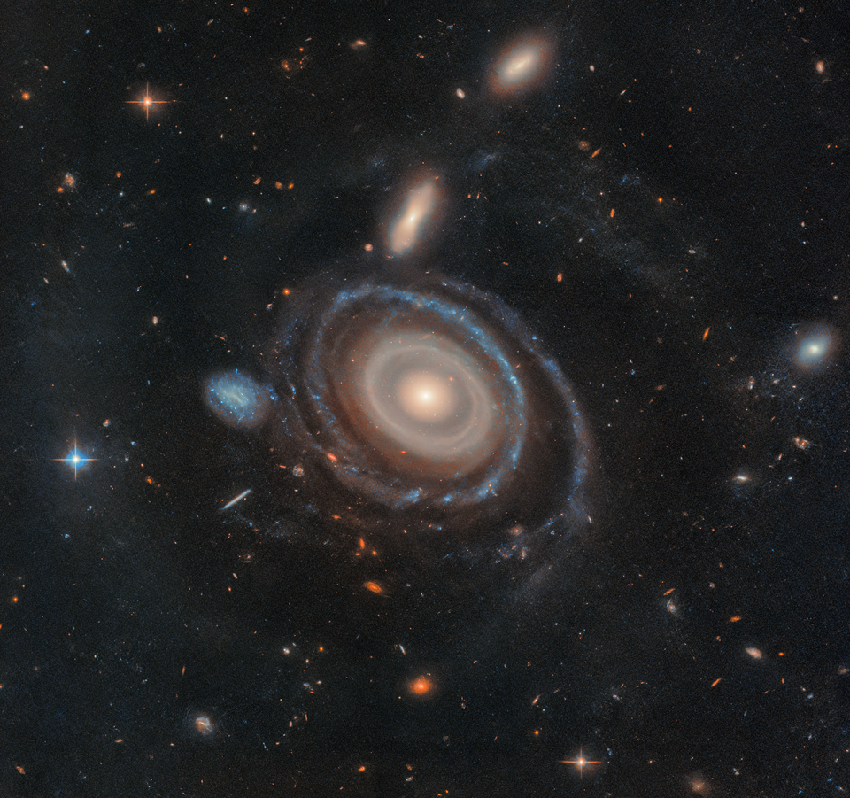 Two Physicists Say Dark Matter Explains Bullseye Galaxy's Nine Rings