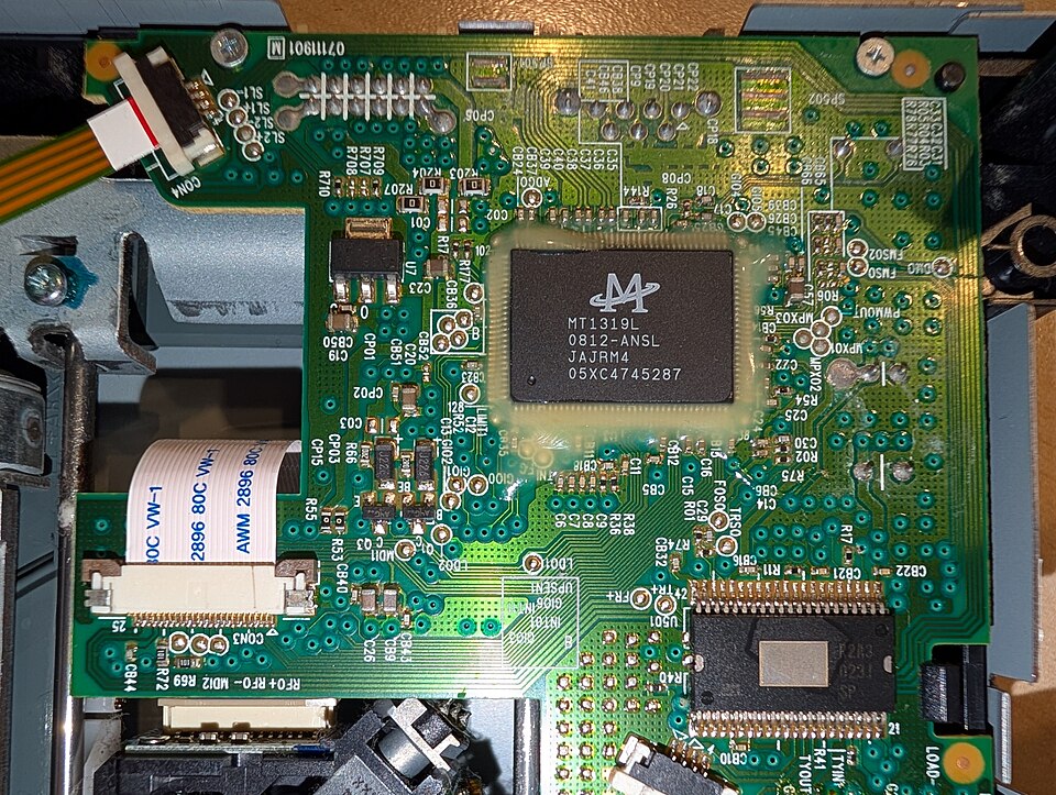 Shows the Motherboard of a Xbox 360 (Falcon) DVD drive (LiteOn DG-16D2S), which was manufactured in May of 2008