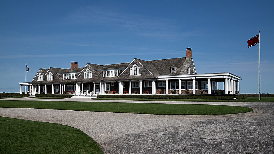 Shinnecock Hills Golf Club is believed to be the oldest incorporated golf club in the United States (1891), to have the oldest golf clubhouse in the U.S. (1892)