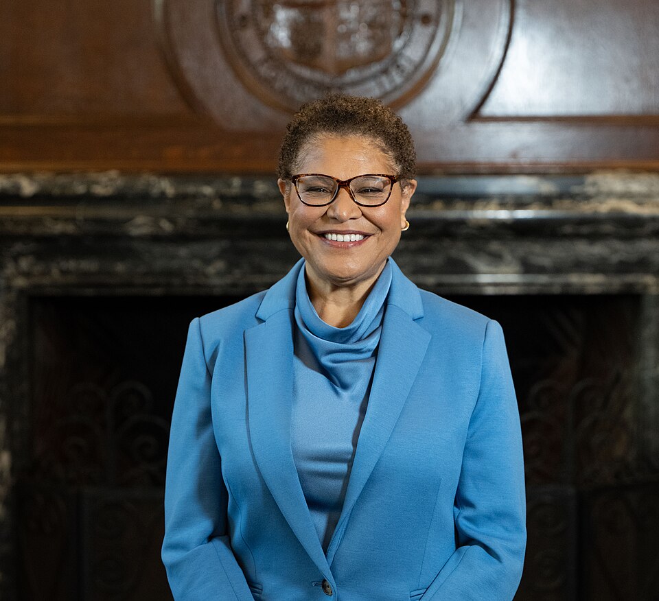 Official portrait of Los Angeles Mayor Karen Bass.