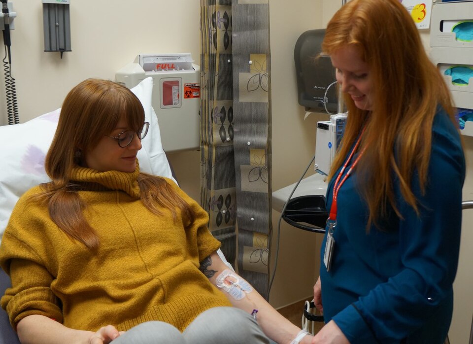 Research Nurse Jennifer Cunningham, B.S.N., looks on as a healthy volunteer receives an infusion of CIS43LS, an experimental monoclonal antibody against malaria, as part of a Phase 1 clinical trial.
Read more about the study: <a href="https://www.nih.gov/news-events/news-releases/first-human-tria