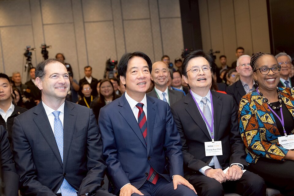 President Lai attends the opening of the Taiwan Medical Association (TMA)’s International Symposium on "Transforming Healthcare – Universal Health Coverage, AI, Green Healthcare and Collaborative Healthcare System" on 4 December 2025 (Official Photo by Lin Yen Ting/ Office of the President)
