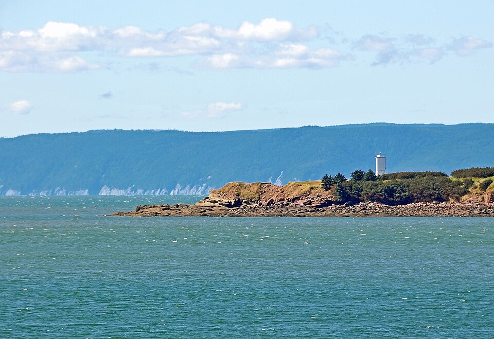 Not the greatest of shots but needed for my collection. It is possible to get to this lighthouse but it is a 3 mile hike to do so, maybe someday I will do it. I have sent my lighthouse book to print, another project done.   www.blurb.com/user/archer10
The Apple River feeds into Chignecto Bay, which
