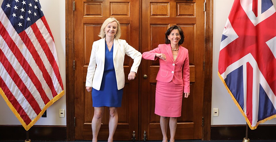 A terrific discussion yesterday with UK Secretary of State for Int'l Trade @trussliz. 
The US and UK are committed to advancing our shared values by working together to promote economic recovery, transatlantic supply chain resilience, and closer digital cooperation.