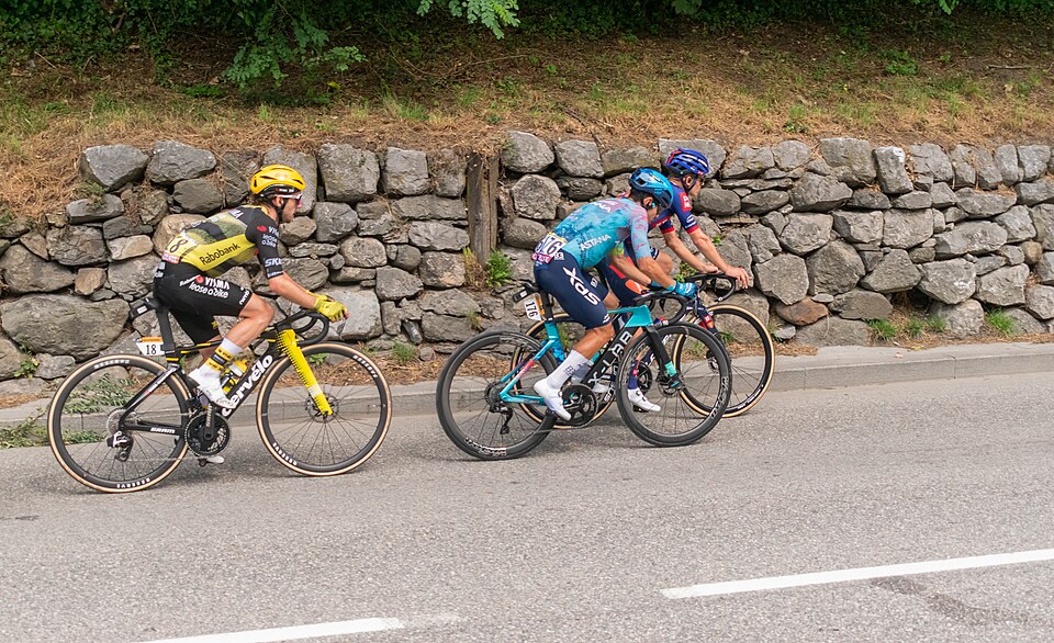 Oscar Onley (Team Picnic PostNL), Sergio Higuita (XDS Astana Team) and Adam Yates (UAE Team Emirates XRG) in the Onley's group during 18th stage of Tour de France 2025, in Salins-les-Thermes, Savoie, France
