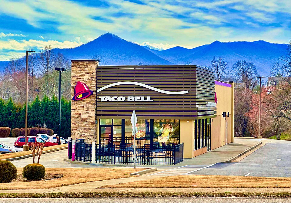 A modern Taco Bell restaurant in Hiawassee, Georgia