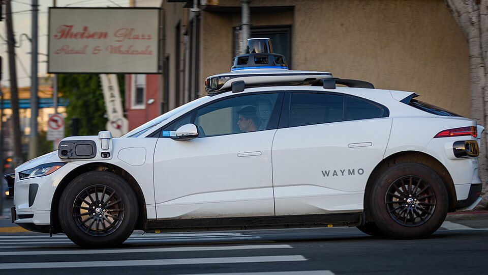 Uber Spends 500 Million Dollars to Secure Robotaxi Partnerships as Waymo Expands