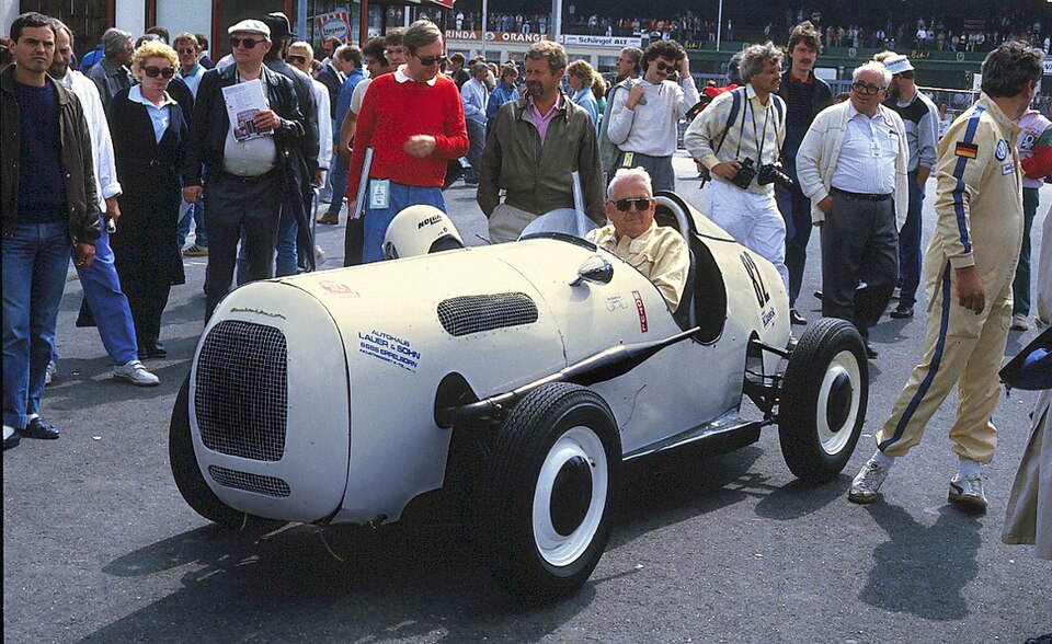 Race car self-made by Jakob Lauer (* 1912, † 11.2004) from the years 1947/48 with suspension, two-cylinder two-stroke engine and gearbox of a DKW F8, built in 1939; displacement of the engine 690 cc, power initially about 22 hp, later up to 40 hp. The photo was taken at the Oldtimer Grand Prix of th