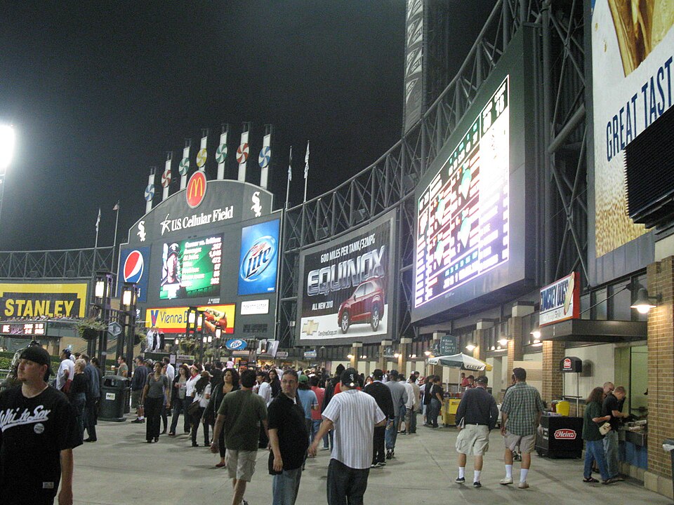 White Sox Chairman Jerry Reinsdorf Officiates Ron Kittle Wedding During Blowout Win