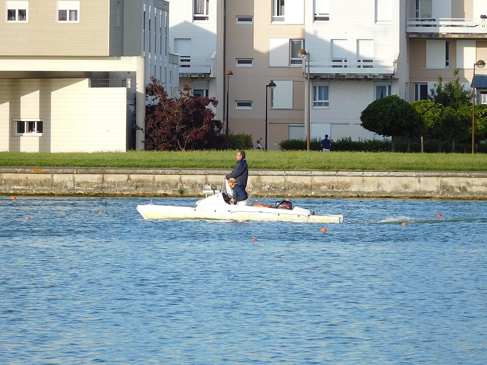 Vision Marine Technologies Files Patent for Dual-Mode Electric Outboard Trim System