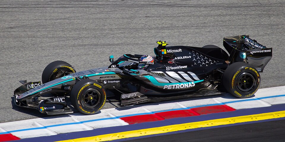Kimi Antonelli Passes Lewis Hamilton to Win Silverstone Sprint Race